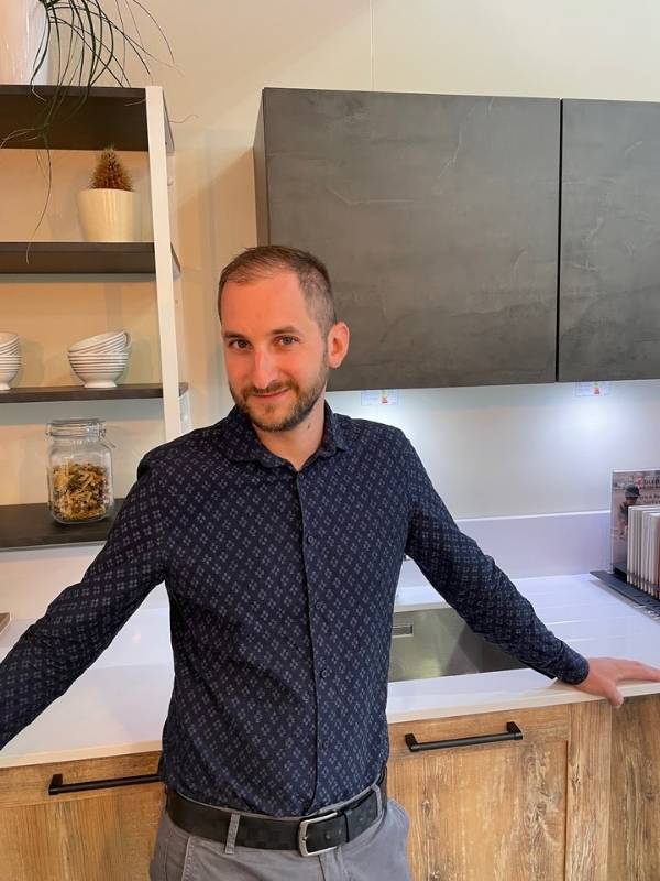 Yoan Bros directeur du magasin Cuisinella à Saint jean du Falga